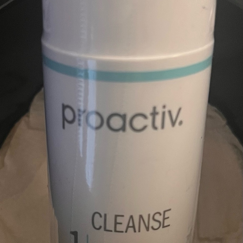 Proactiv White and Blue Skincare Trio - Picture 12 of 16